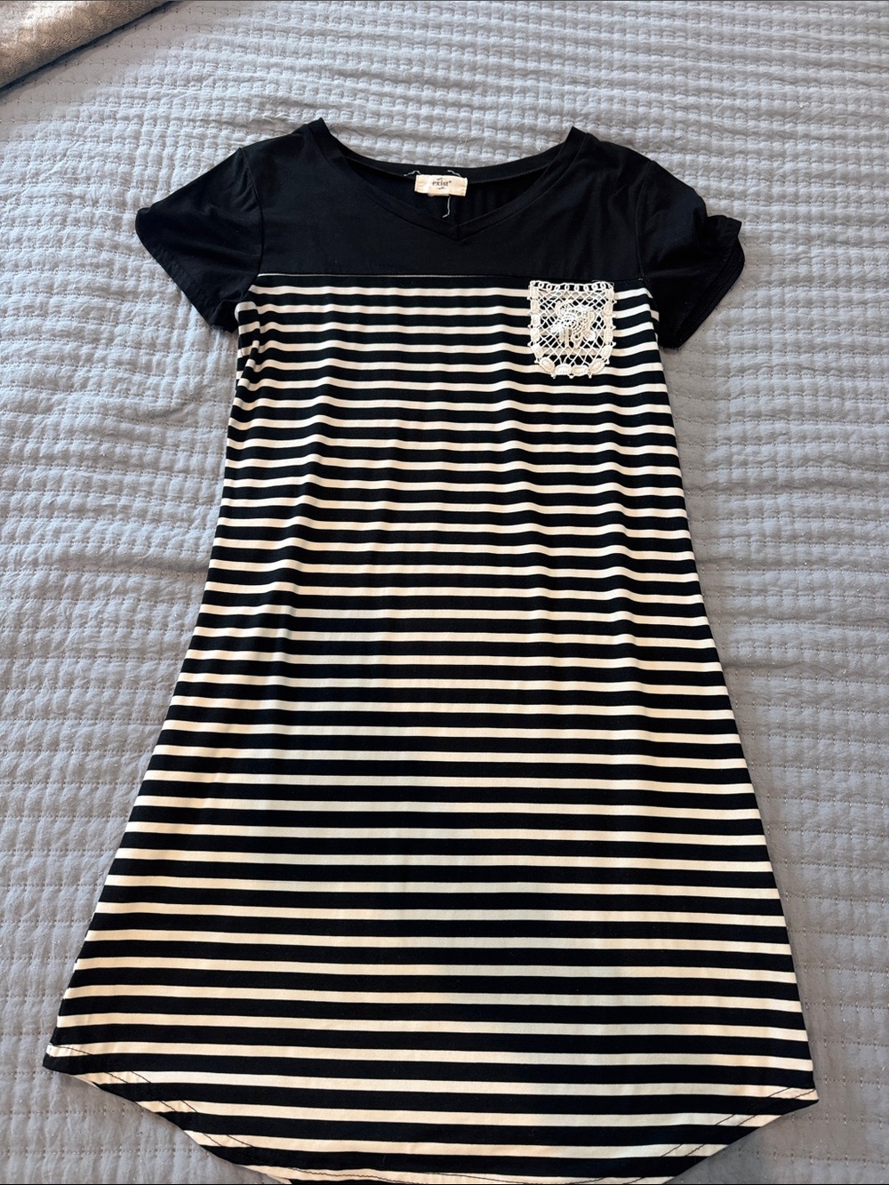 Exist Black V‑Neck Short Sleeve Top